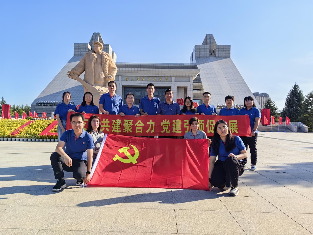 動物用生物制品國家工程研究中心、哈獸研禽免疫抑制病創(chuàng)新團隊、福建圣農(nóng)集團圣澤生物及福建圣農(nóng)集團技術(shù)中心黨支部共建活動